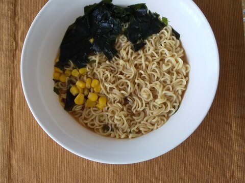 カレー風味♡わかめとコーンの味噌ラーメン♡